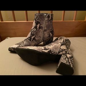 Madden Girl Shoes - 8.5 Madden Girl Ivory/Black Snake Print Booties Madden Girl Shoes - 8.5 Madden Girl Ivory/Black Snake Print Booties